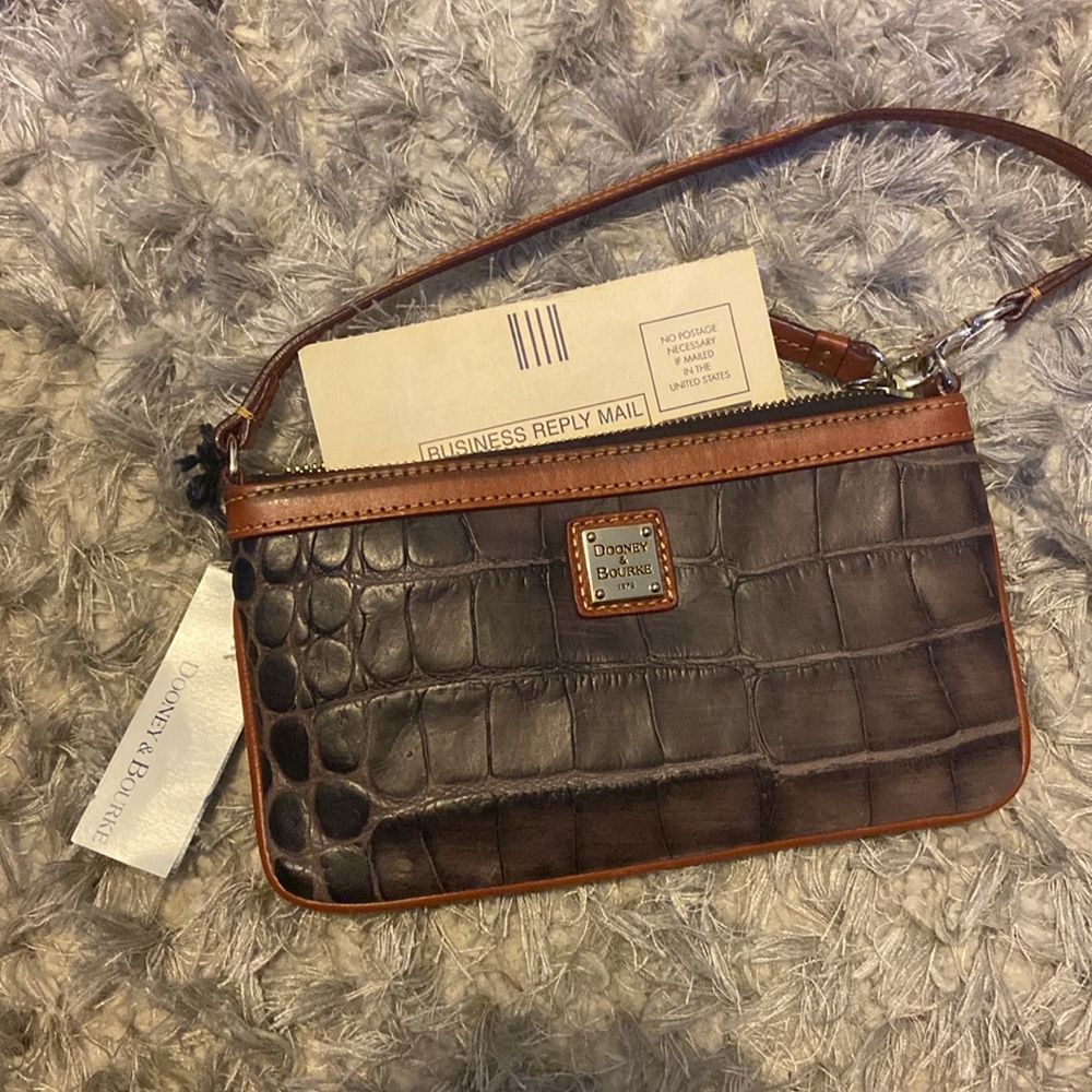 Dooney & Bourke croco embossed leather wristlet - Picture 2 of 5